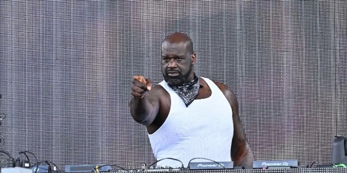 From Basketball Beats to Spinning Tracks: Shaquille O'Neal's Heartwarming Gesture to Young DJs
